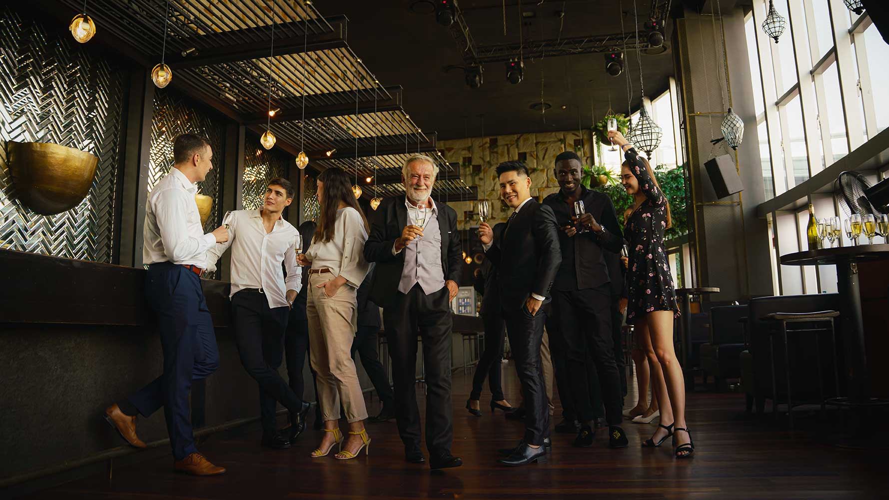 Soirée d’entreprise conviviale entre collaborateurs