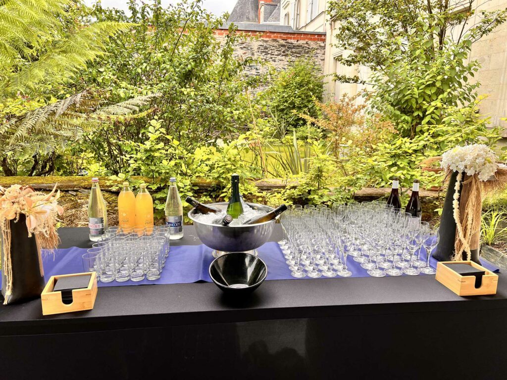 cocktail inauguration garden verres champagne