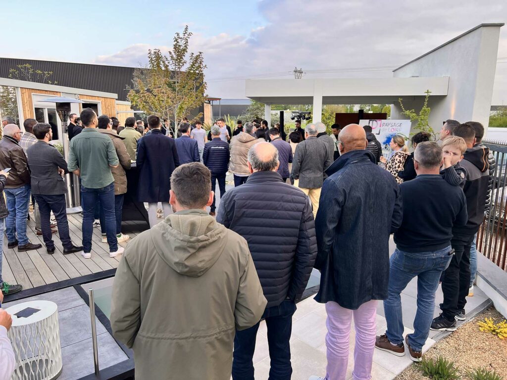 inauguration exterieur groupe invites rassemblement